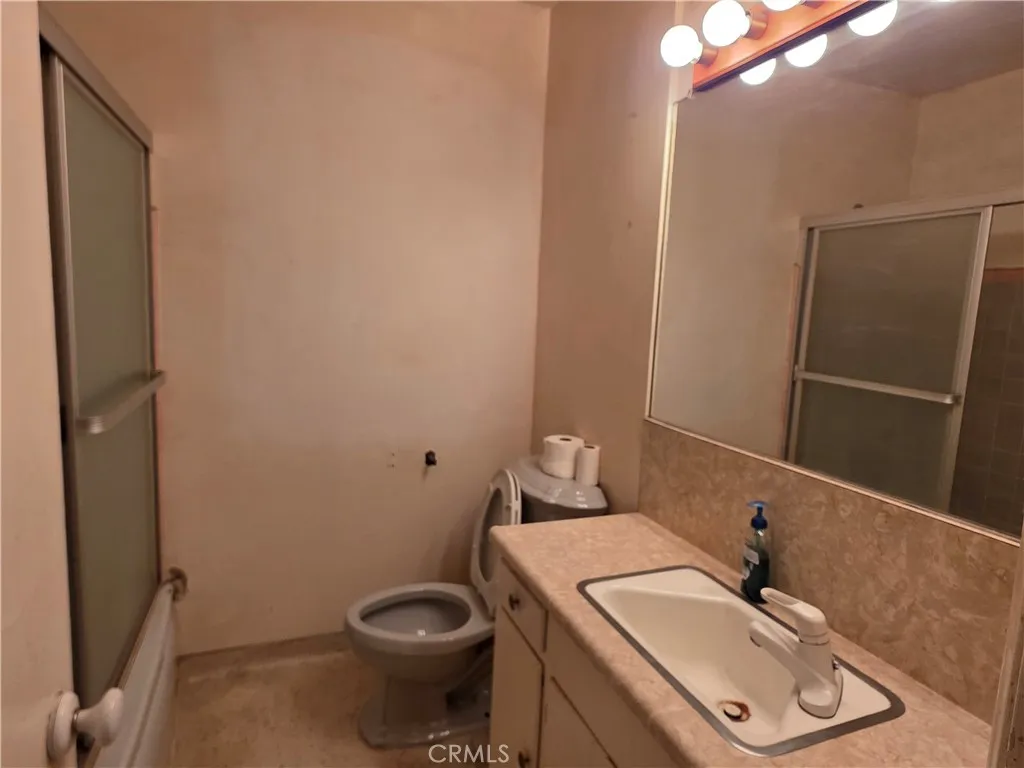 Additional image 10 of 7446 Dempsey Ave, Lake Balboa, CA 91406