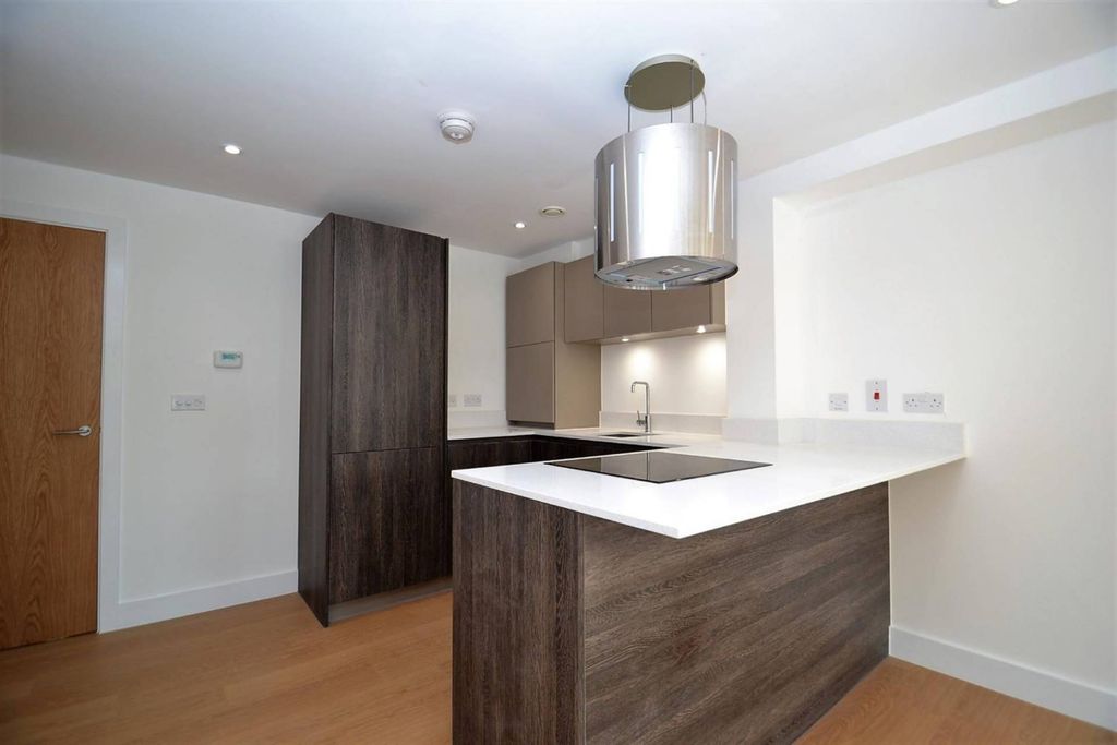 Additional image 4 of 1 bed flat to rentWatling Street, Radlett, Hertfordshire WD7