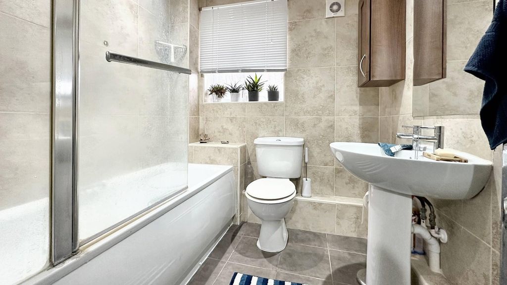 Additional image 2 of 2 bed flat to rentSheridan Road, Bristol BS7
