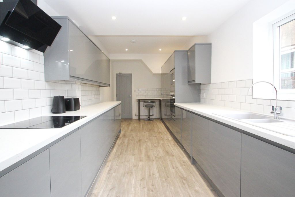 7 bed shared accommodation to rentCleveland Road, Southsea, Hampshire PO5 photo 5