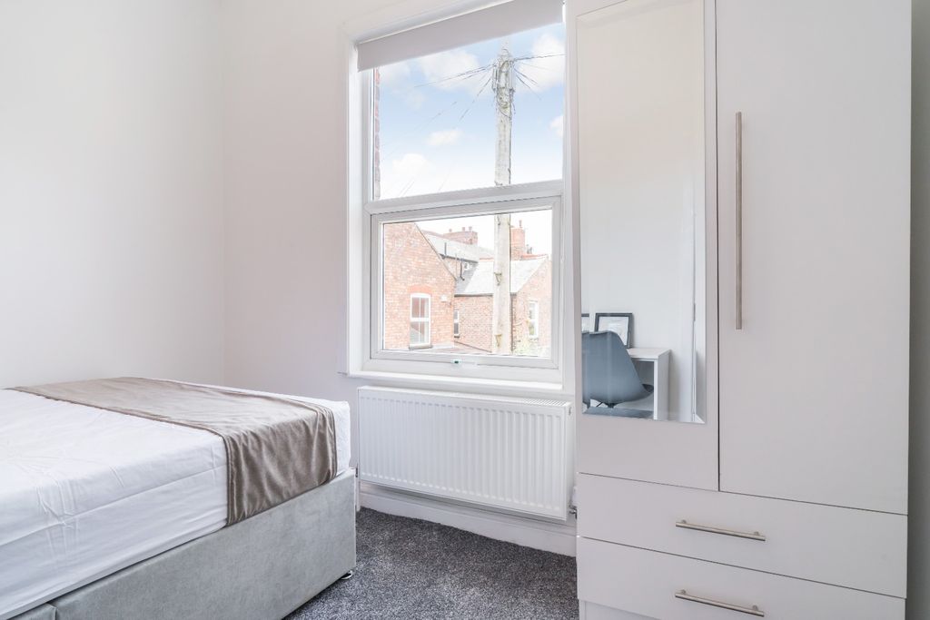 Additional image 11 of 6 bed flat to rentWilmslow Road, Fallowfield, Manchester M14