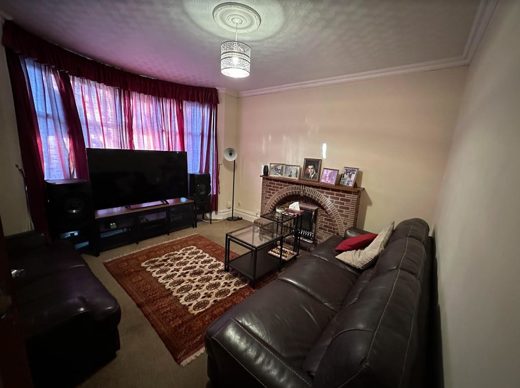 Additional image 7 of 6 bed semi-detached house to rentGloucester Road North, Bristol BS7