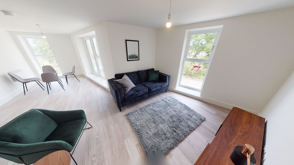 2 bed flat to rentTrinity House North, Graven Hill OX25 photo 2