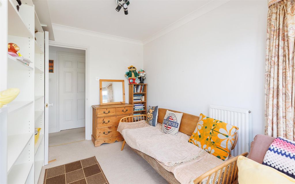 Additional image 18 of 3 bed flat for saleAdmiral Gardens, Cowes PO31