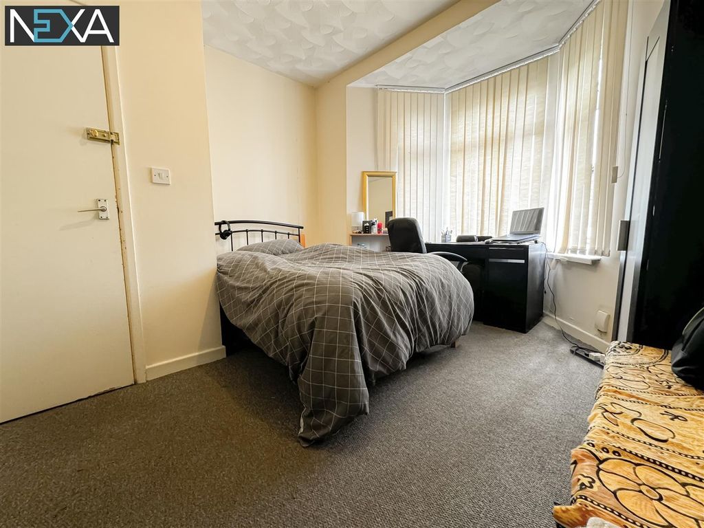 2 bed flat to rentStow Hill Treforest, Pontypridd CF37 photo 2