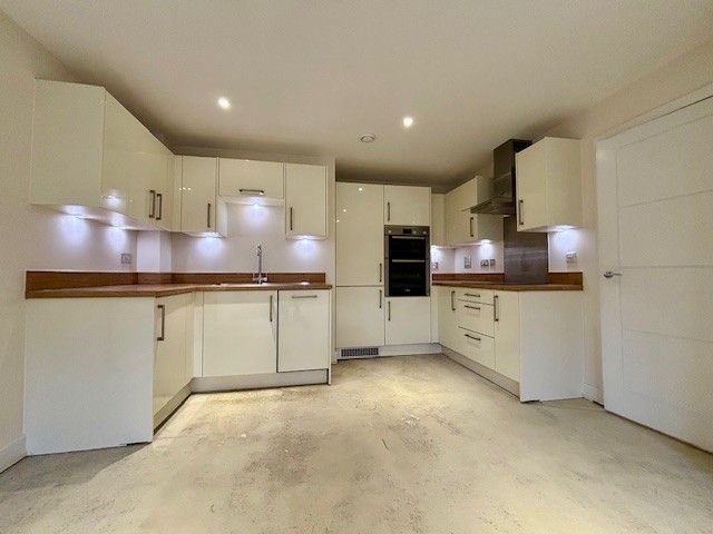 Additional image 2 of 2 bed flat to rentHillview Place, Newbury RG14