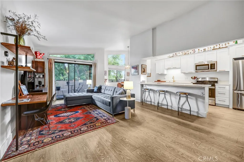 Additional image 2 of 5805 Whitsett Avenue Unit 201, Valley Village, CA 91607