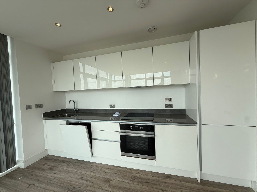 Additional image 3 of 2 bed flat to rentLeat House, Overbridge Square, Newbury RG14
