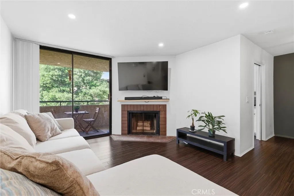 Additional image 6 of 4275 Via Arbolada Unit 210, Los Angeles, CA 90042