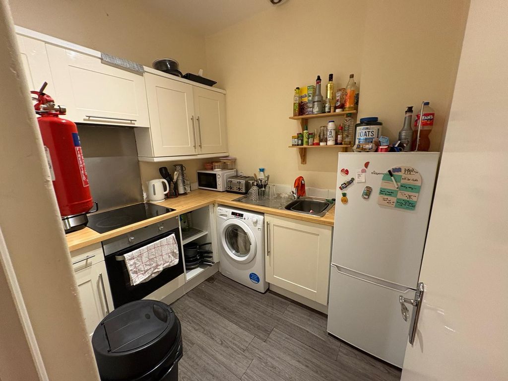 Additional image 7 of 3 bed flat to rentWallace Street, Stirling FK8