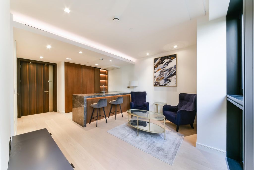 Additional image 3 of 1 bed flat to rentLincoln Square, Holborn, London WC2A