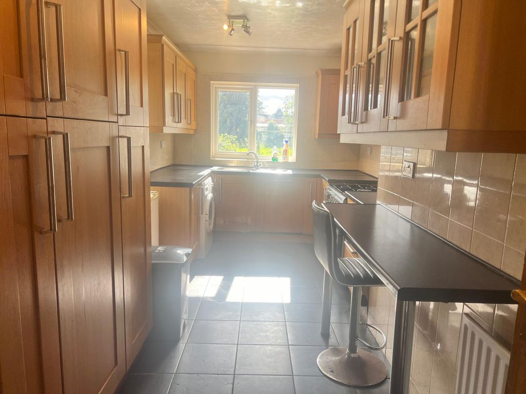 Additional image 3 of 5 bed shared accommodation to rentLinden Road, Luton LU4