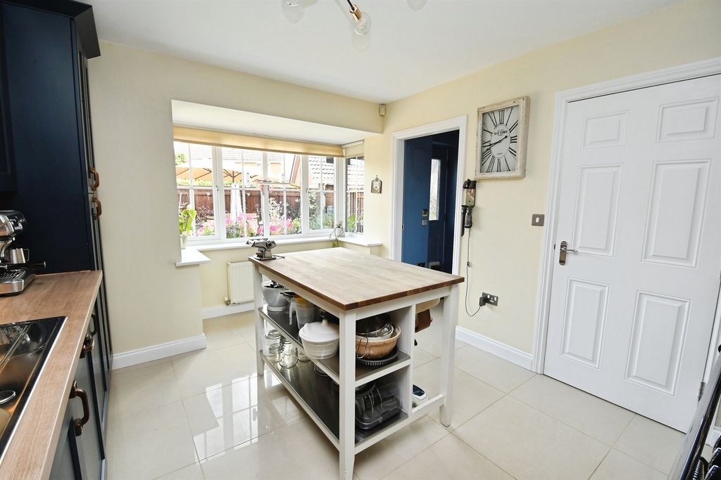 Additional image 3 of 5 bed detached house to rentClaudius Road, North Hykeham, Lincoln LN6