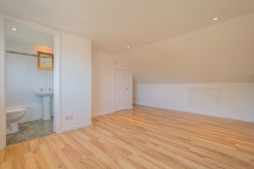Additional image 8 of 4 bed semi-detached house to rentLydiard Way, Trowbridge BA14