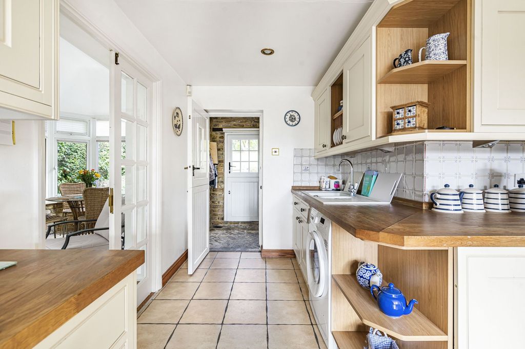 Additional image 4 of 2 bed detached house to rentDowns Lane, Leatherhead KT22