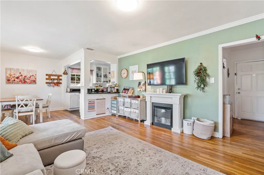 Additional image 29 of 17145 Strathern Street, Lake Balboa, CA 91406