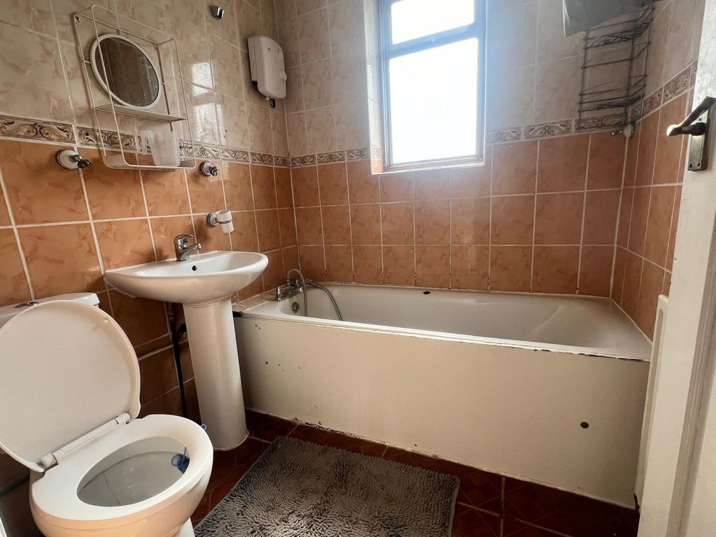 Additional image 12 of 5 bed shared accommodation to rentLinden Road, Luton LU4