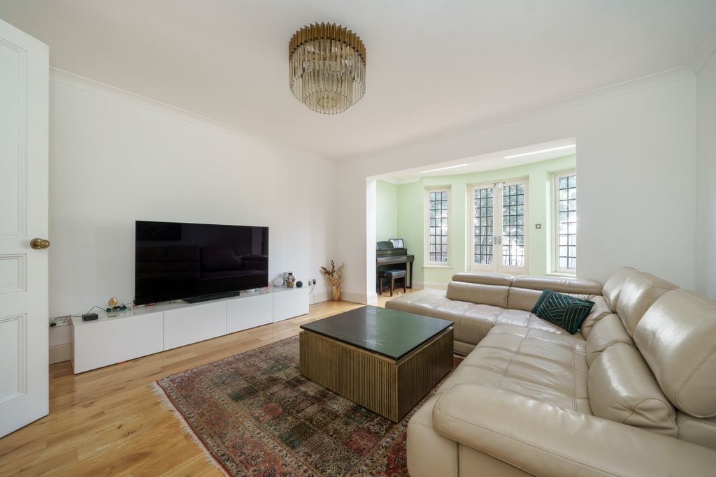 Additional image 2 of 3 bed semi-detached house to rentUpper Richmond Road West, Richmond TW10