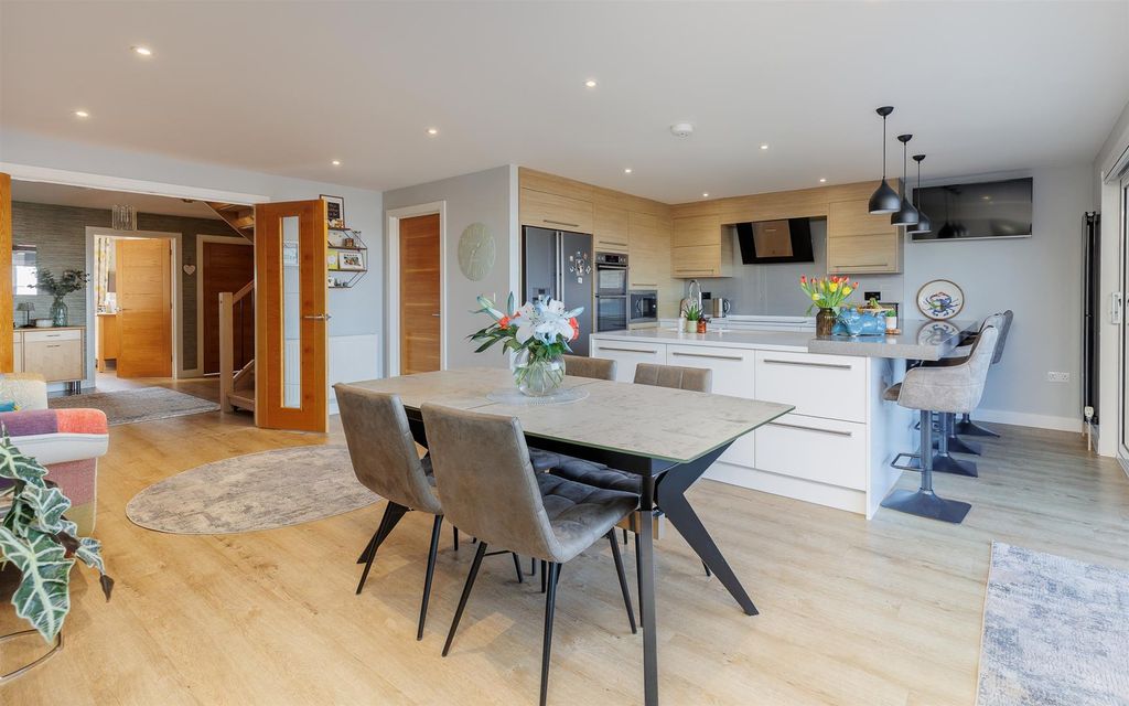 Additional image 3 of 5 bed detached house for saleBattery Road, Cowes PO31