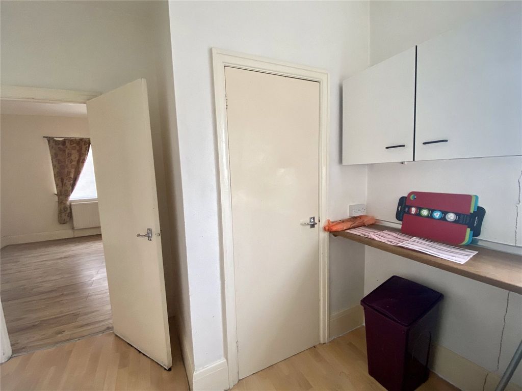 Additional image 7 of 2 bed flat to rentFlat 1, Albion Stores, Clarence Street, Pembroke Dock SA72