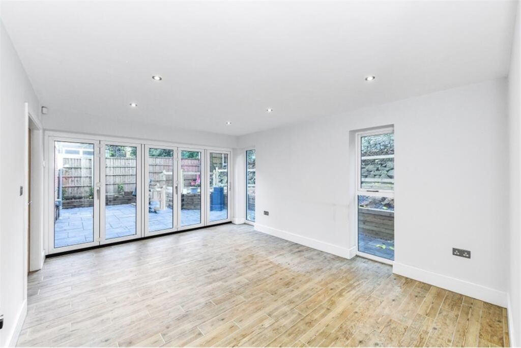 Additional image 5 of 5 bed property to rentElm Bank, Nottingham NG3