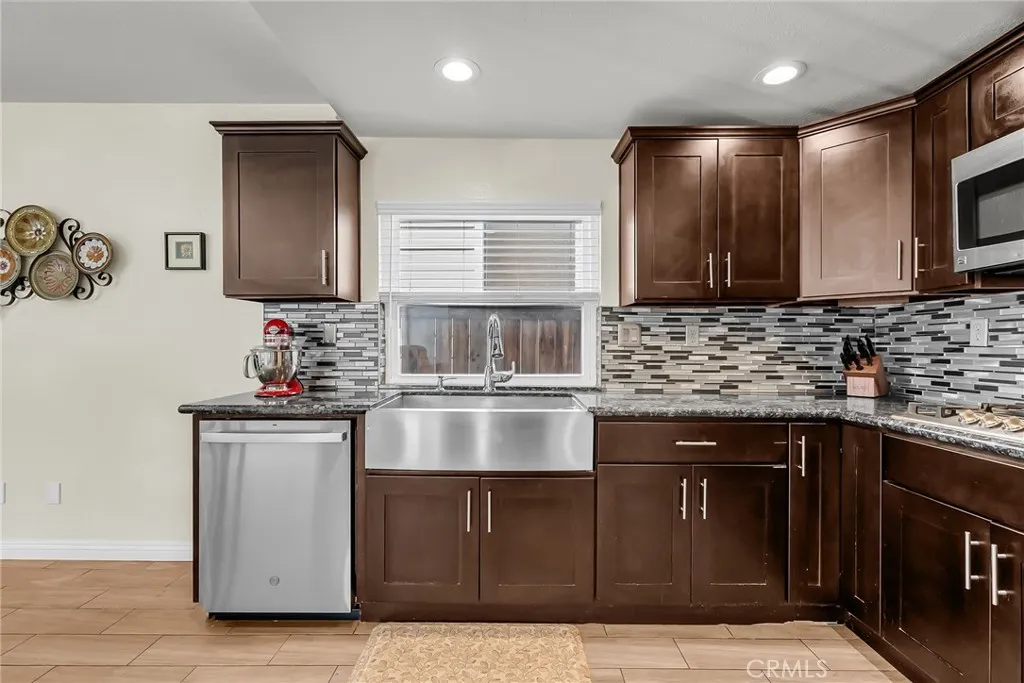 Additional image 13 of 1105 W Victoria Street, Rialto, CA 92376