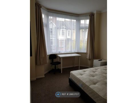 Earlsdon Avenue North, Coventry CV5, Room to rent