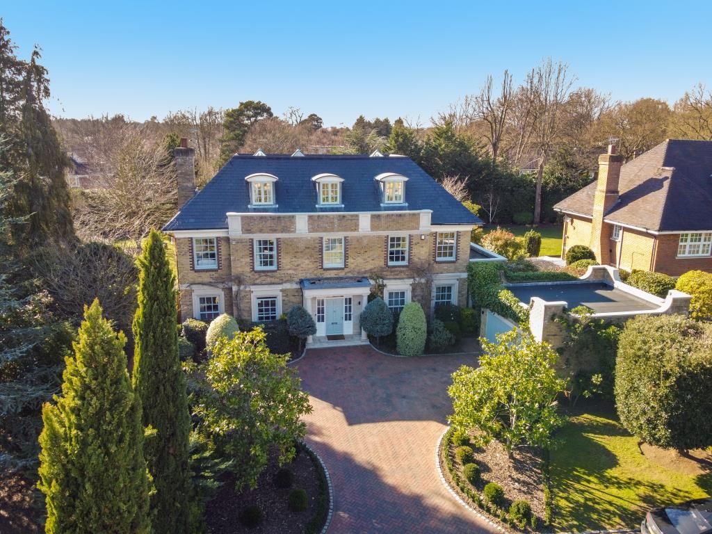 6 bed detached house to rentManor House Drive, Burwood Park, Walton On Thames, Surrey KT12