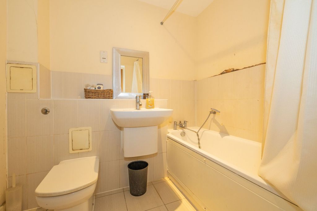 Additional image 5 of 2 bed flat for saleNew Dover Road, Canterbury, Kent CT1