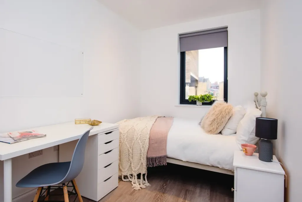 3 bed shared accommodation to rentLister Gate, City Centre, Nottingham NG1 photo 3