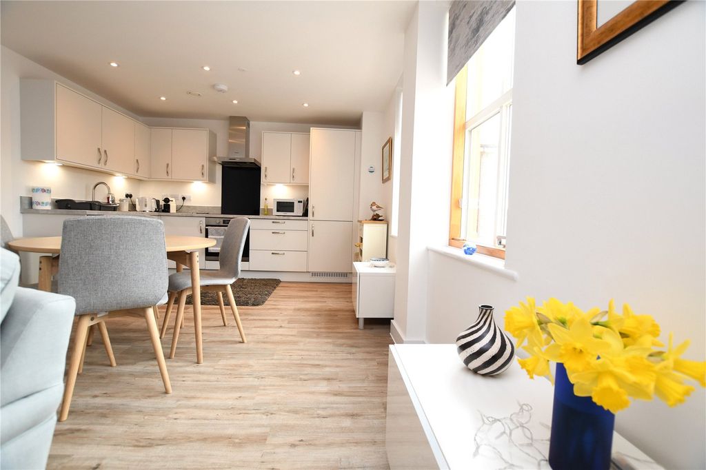 Additional image 3 of 2 bed flat to rentBeach Road, Weston-Super-Mare, North Somerset BS23