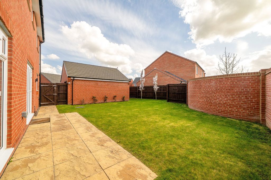 Additional image 2 of 4 bed detached house to rentField Avenue, Saxilby LN1