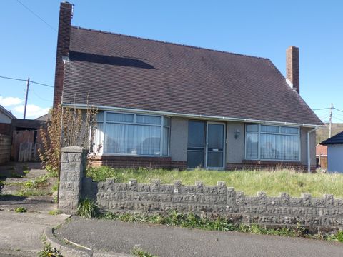 Serecold Avenue, Skewen, Neath. SA10