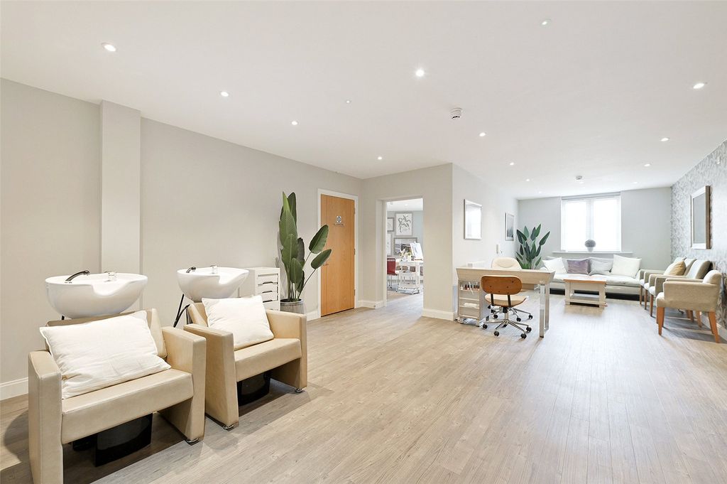Additional image 13 of 2 bed flat to rentFosseway, Stow On The Wold, Cheltenham, Gloucestershire GL54