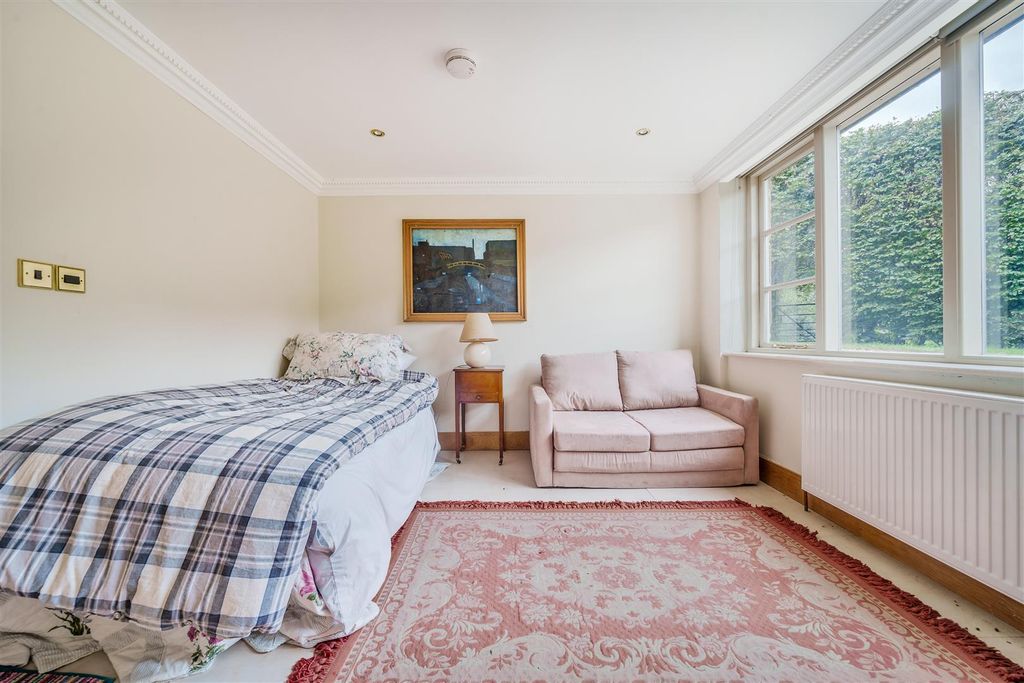 Additional image 9 of Detached house to rentMiddle Street, Crewkerne TA18
