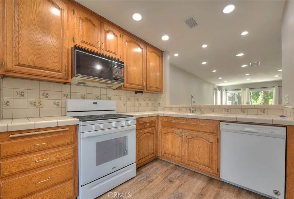 Additional image 74 of 700 E Lake Drive E Unit 7, Orange, CA 92866