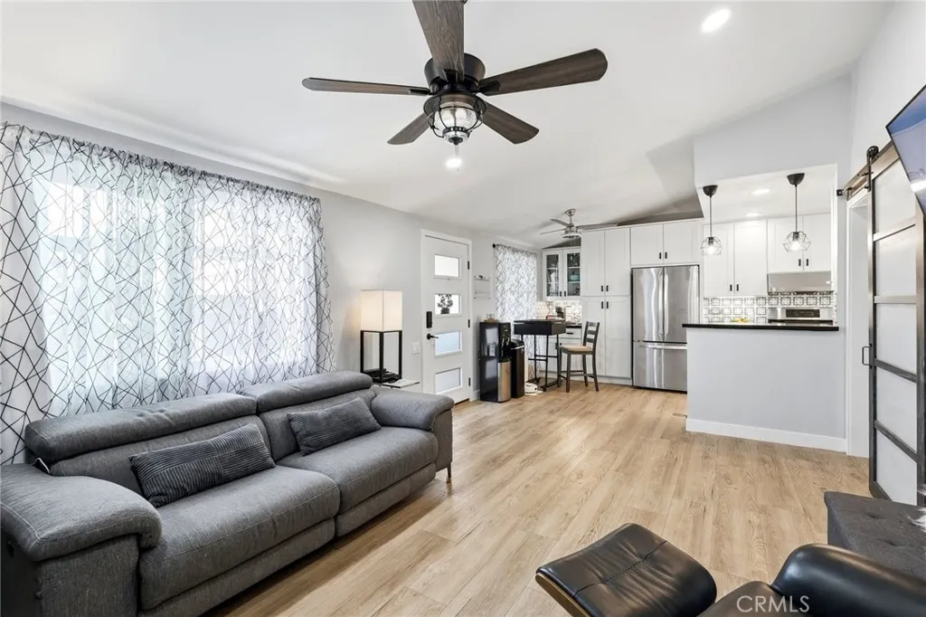 Additional image 4 of 19237 Avenue Of The Oaks Unit B, Newhall, CA 91321