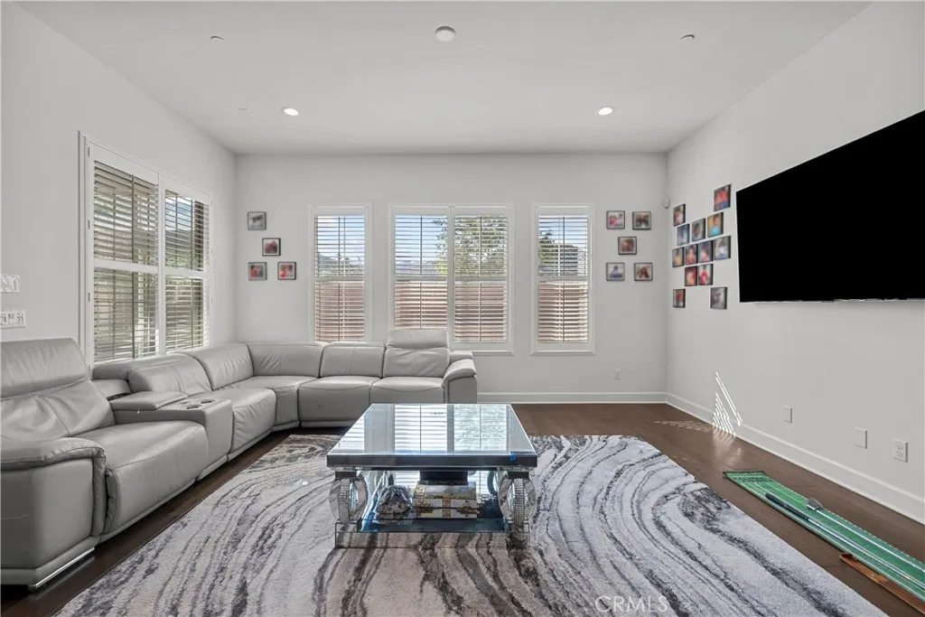 Additional image 33 of 8327 N Mariposa Court, Canoga Park, CA 91304
