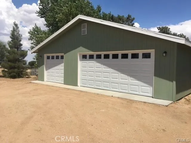 9467 Smith Rd, Phelan, CA 92371 photo 5