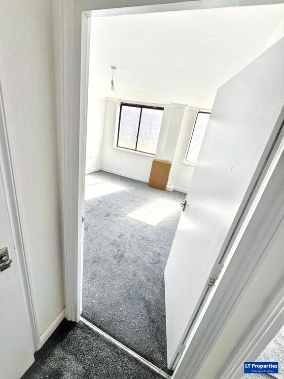 1 bed flat to rentSummerview Court, Mill Street, Luton LU1 photo 4