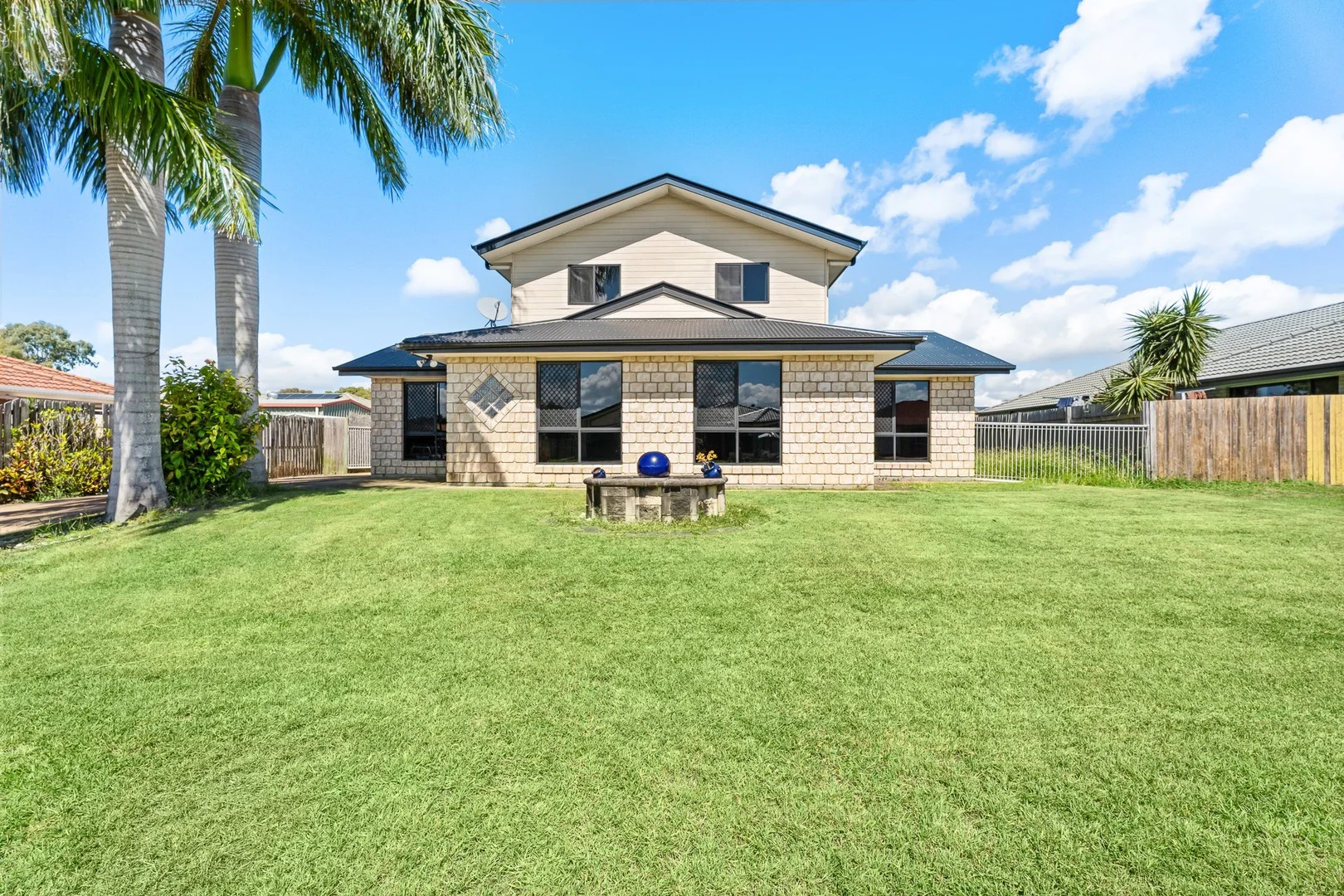 6 Wyuna Court, Urangan QLD 4655