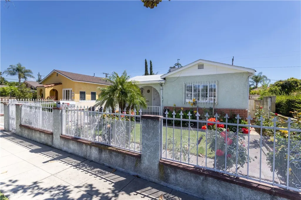 448 Fermoore St, San Fernando, CA 91340