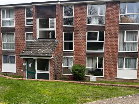 Trafalgar Court, Reading RG30