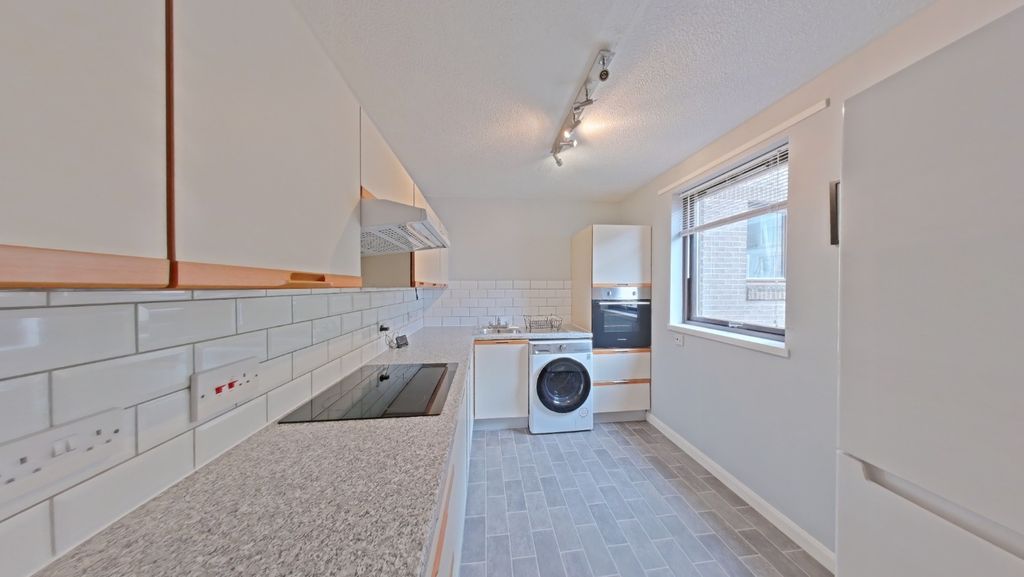 Additional image 3 of 2 bed flat to rentForthview, Riverside, Stirling FK8
