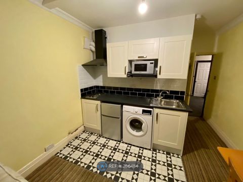 Room A, Birmingham B5, Studio to rent