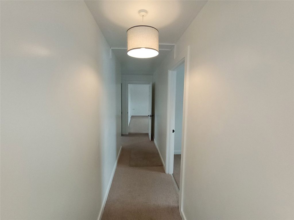 Additional image 4 of 2 bed flat to rentFlat 2 Poole House, Francis Street, Milford Haven, Pembrokeshire SA73