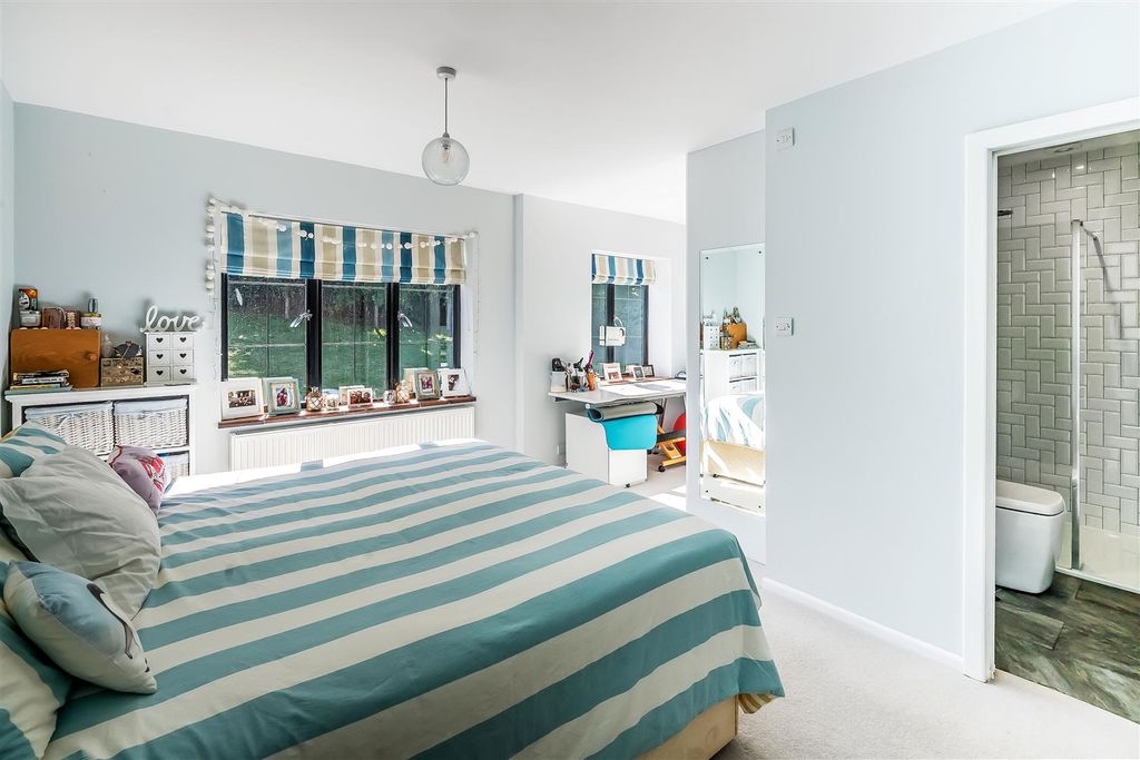 Additional image 22 of 5 bed detached house to rentGarden Close, Leatherhead KT22