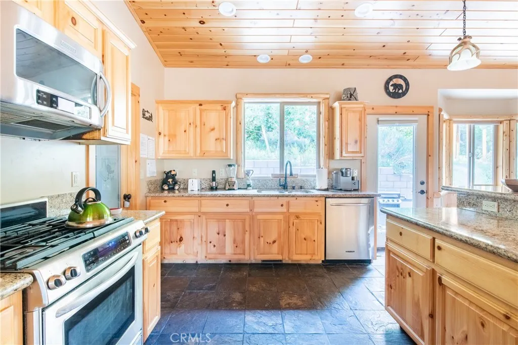 Additional image 15 of 43628 Yosemite Drive, Big Bear Lake, CA 92315