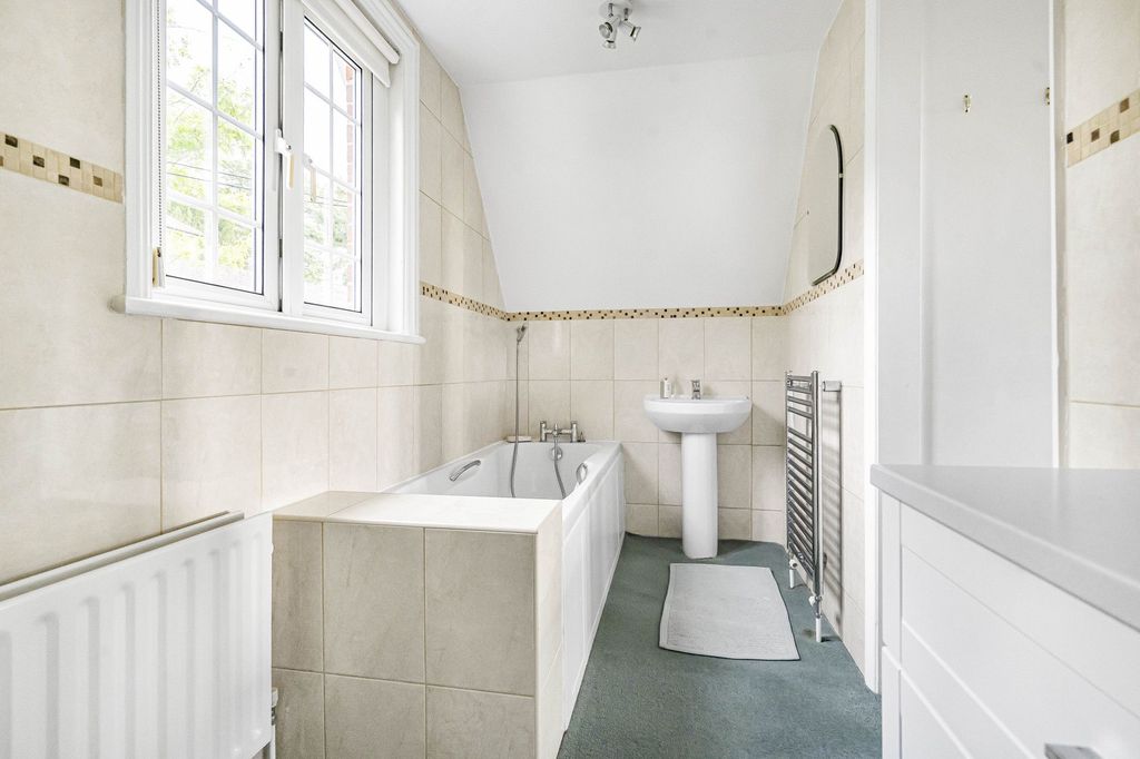 Additional image 16 of 2 bed detached house to rentDowns Lane, Leatherhead KT22