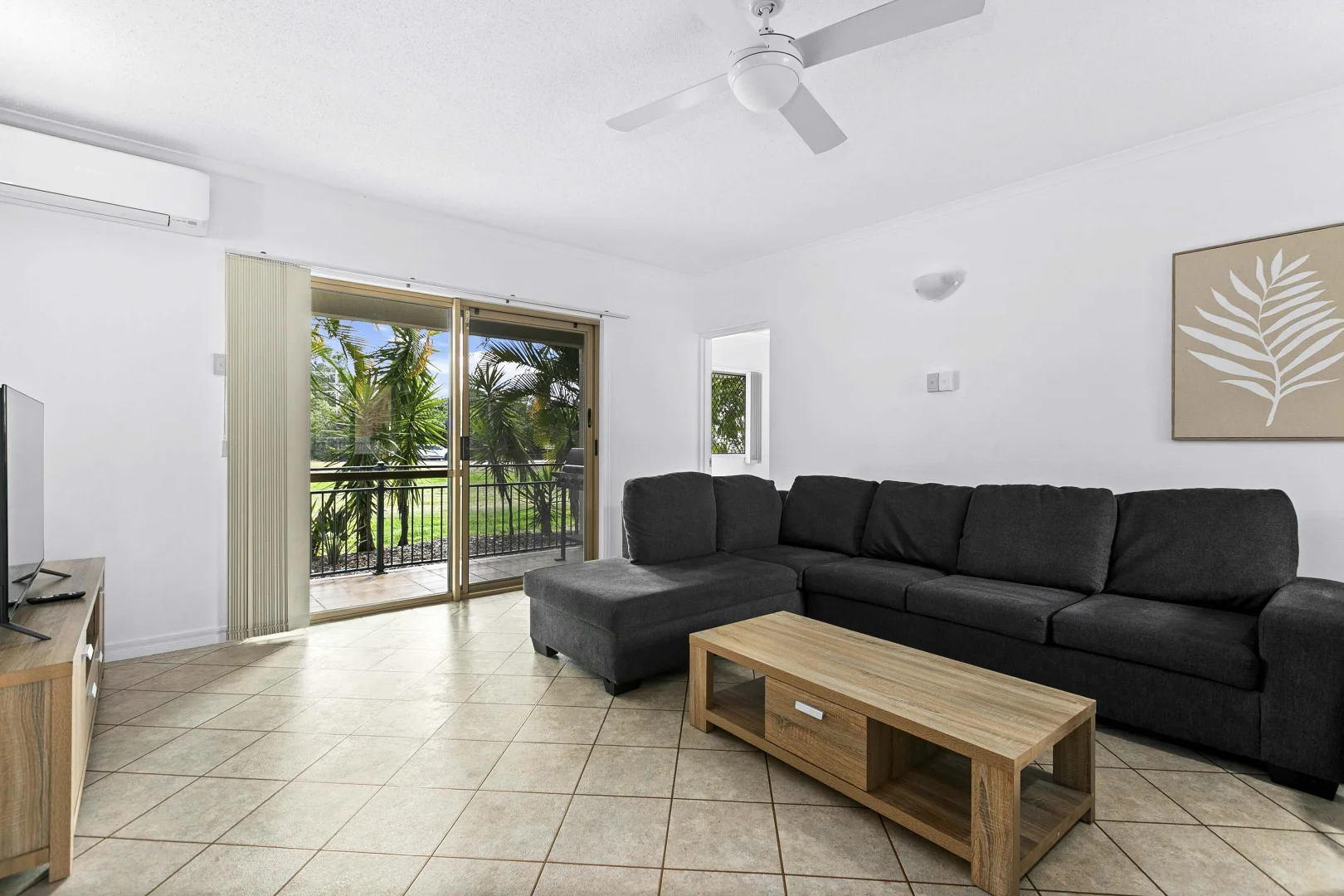 Unit 1/3 Beach Road, Pialba QLD 4655 photo 2